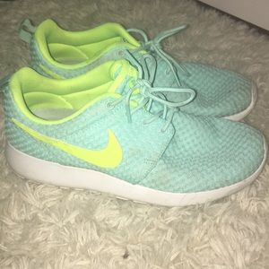 Women’s Nike roshe